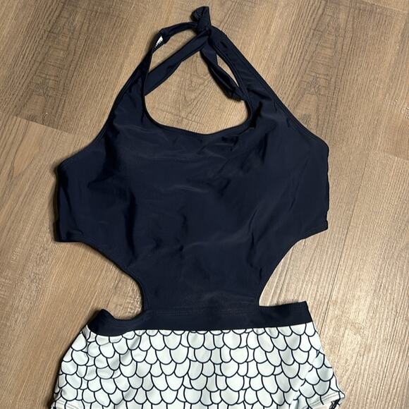 Cupshe Navy Blue Halter Bathing Suit Middle Cutout Padded Top Size Large - Picture 2 of 10